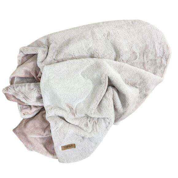 UnHide Mauve Faux Fur Lil' Marsh Marshmallow Throw Blanket EUC - Picture 6 of 7